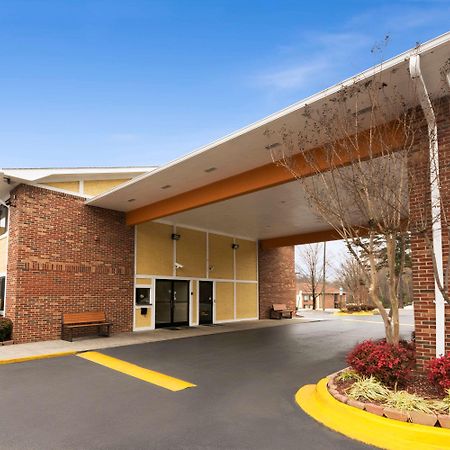 Super 8 By Wyndham Charlotte University Motel Екстериор снимка