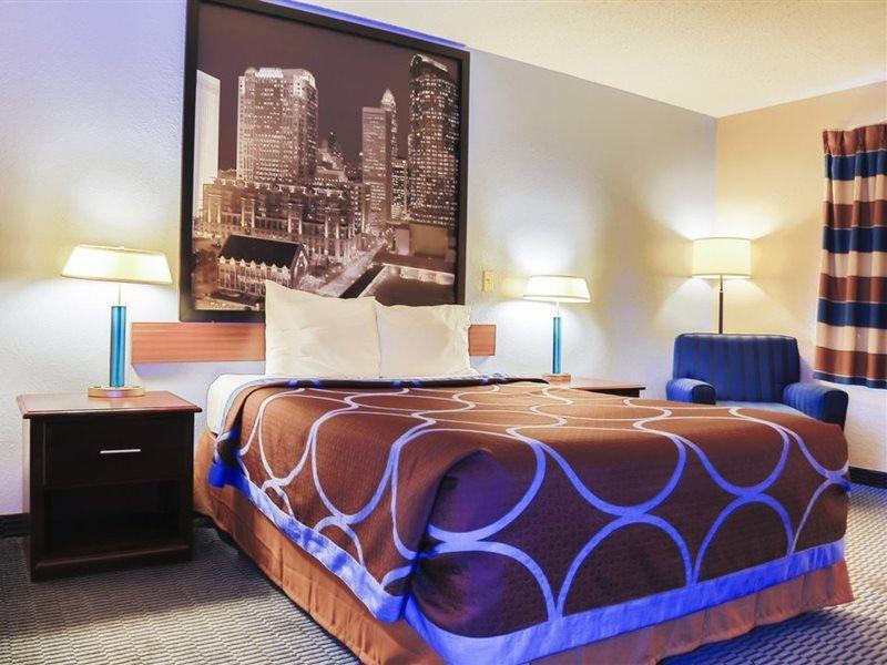 Super 8 By Wyndham Charlotte University Екстериор снимка