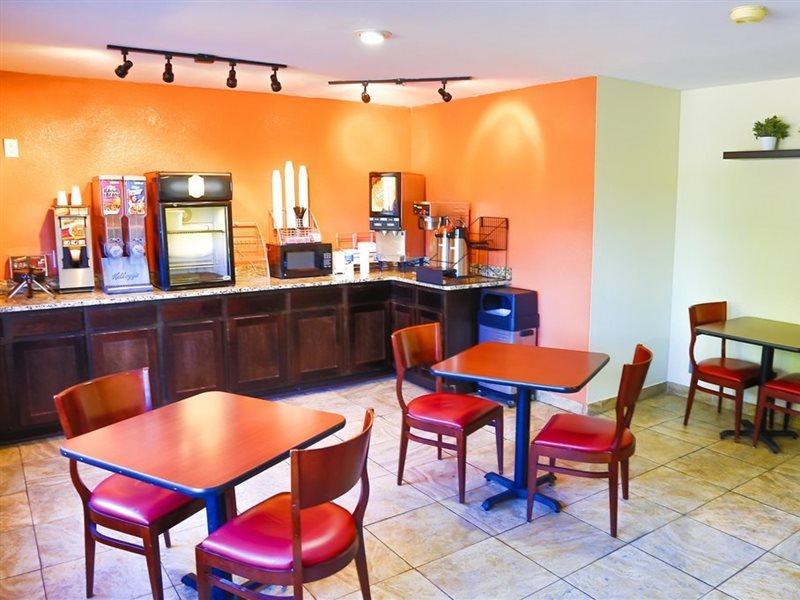 Super 8 By Wyndham Charlotte University Екстериор снимка