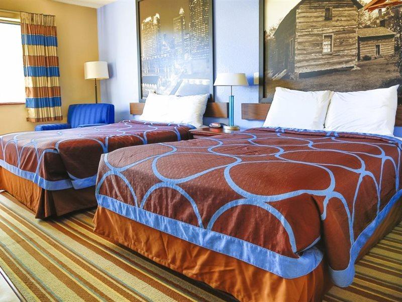 Super 8 By Wyndham Charlotte University Екстериор снимка
