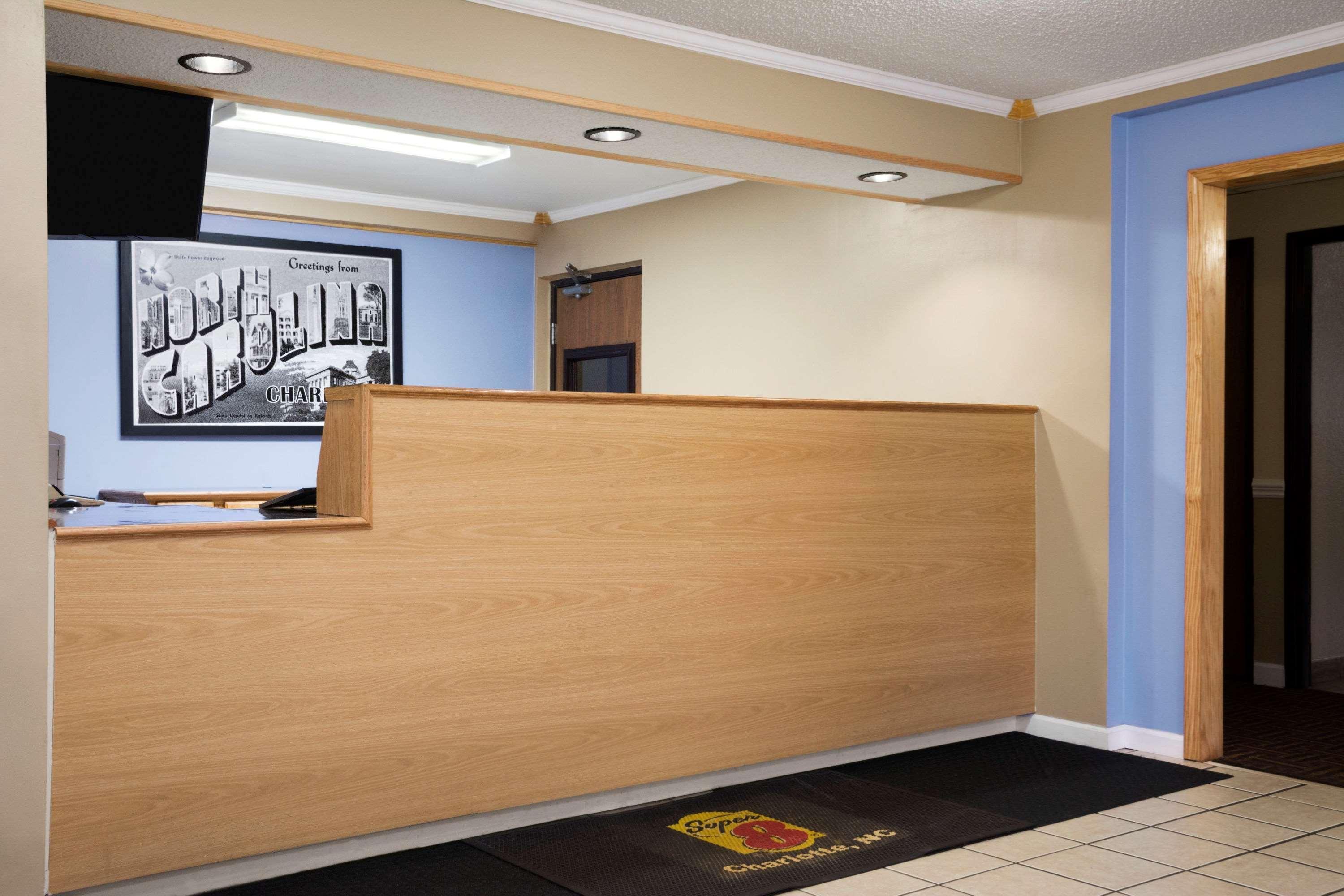 Super 8 By Wyndham Charlotte University Екстериор снимка