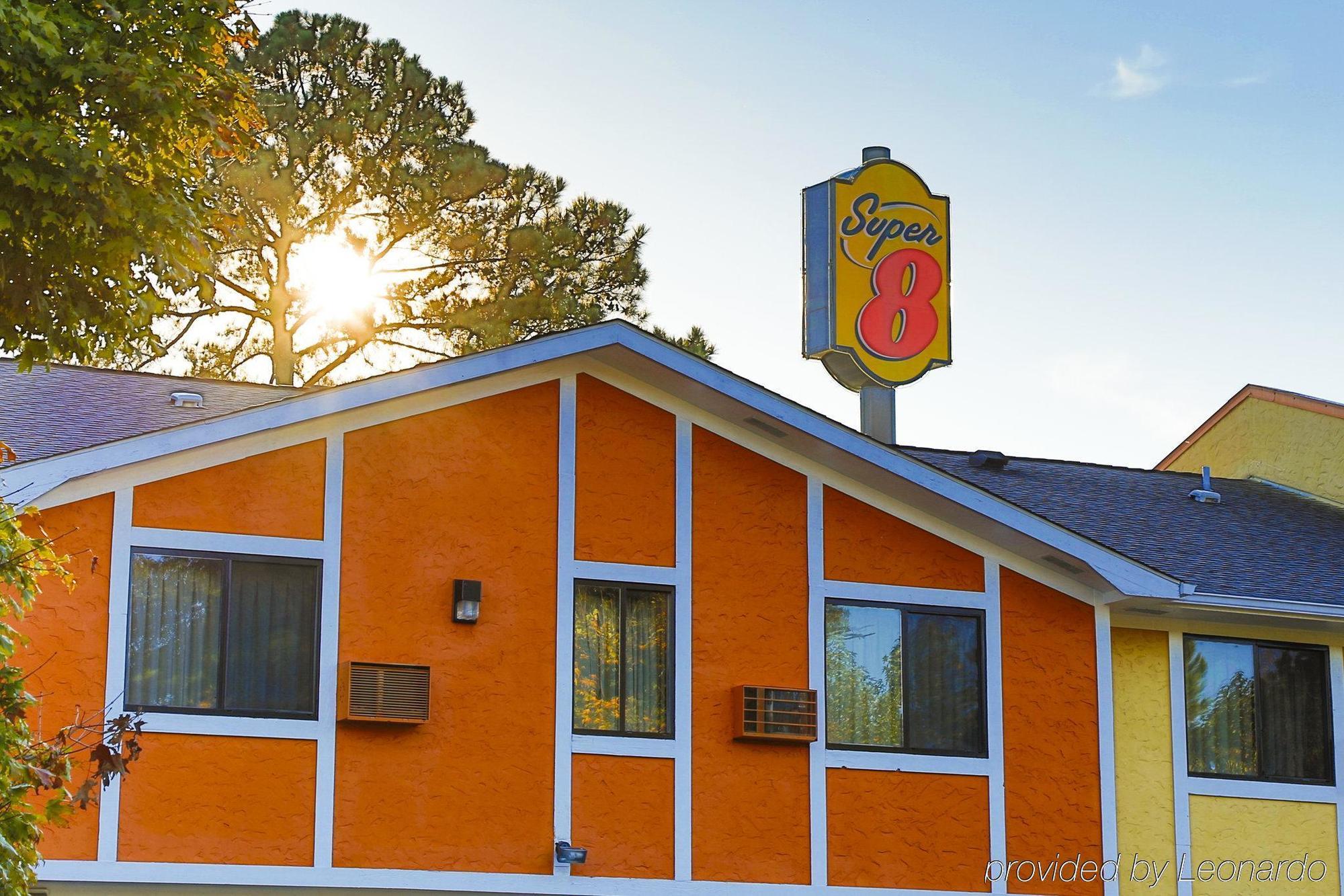 Super 8 By Wyndham Charlotte University Екстериор снимка