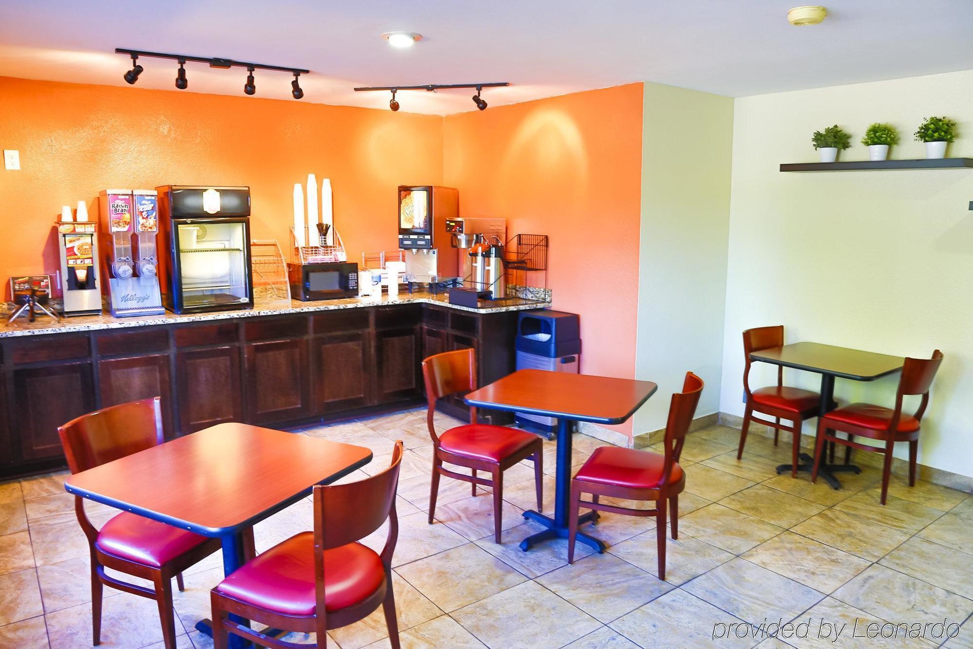 Super 8 By Wyndham Charlotte University Екстериор снимка