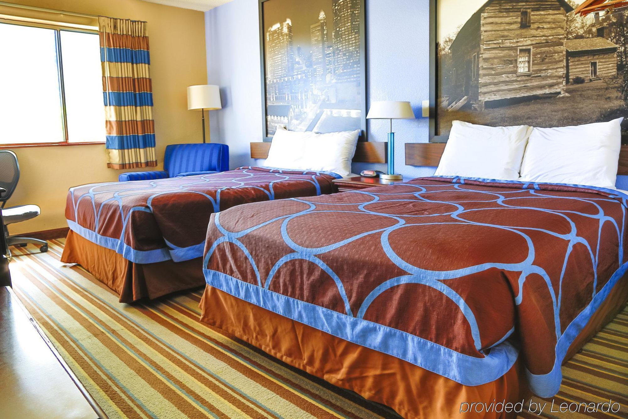 Super 8 By Wyndham Charlotte University Екстериор снимка