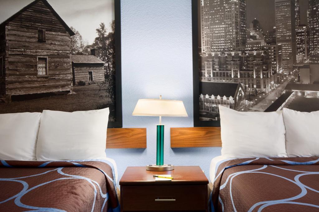 Super 8 By Wyndham Charlotte University Стая снимка
