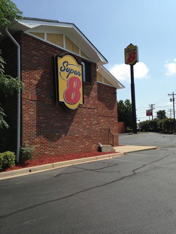 Super 8 By Wyndham Charlotte University Екстериор снимка