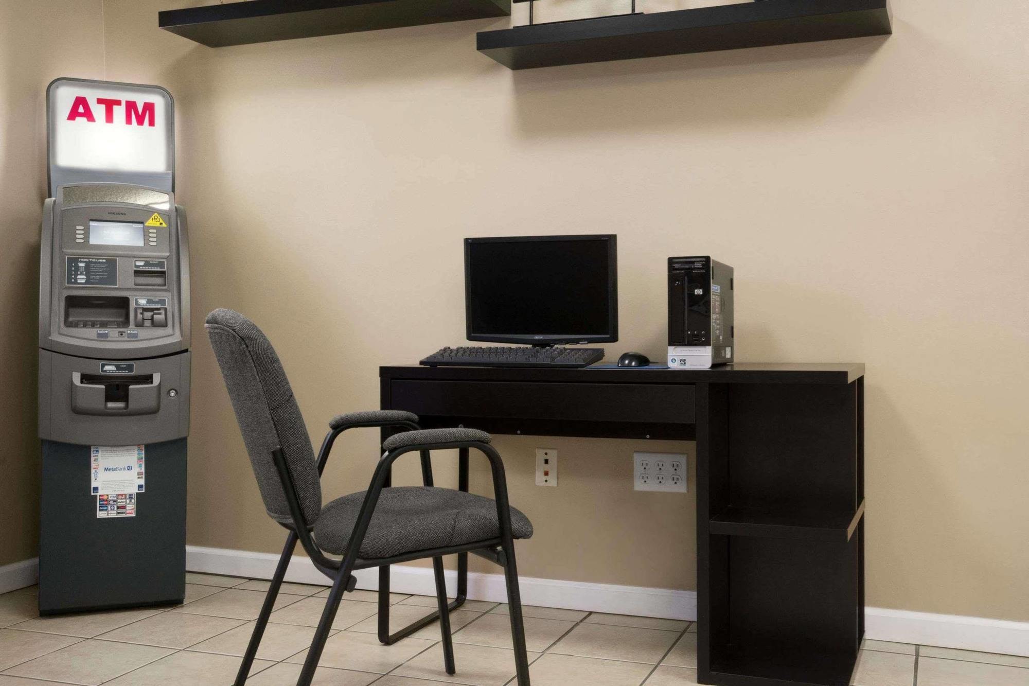 Super 8 By Wyndham Charlotte University Екстериор снимка