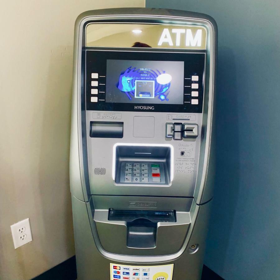 Super 8 By Wyndham Charlotte University Екстериор снимка