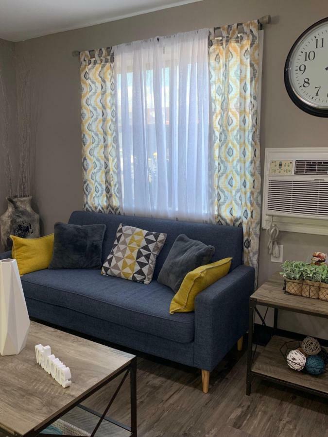 Super 8 By Wyndham Charlotte University Екстериор снимка